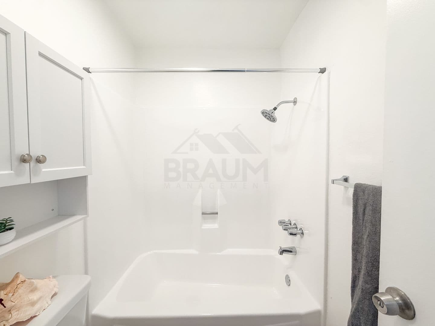 SHERMAN OAKS Apartment: 5461 KESTER AVE