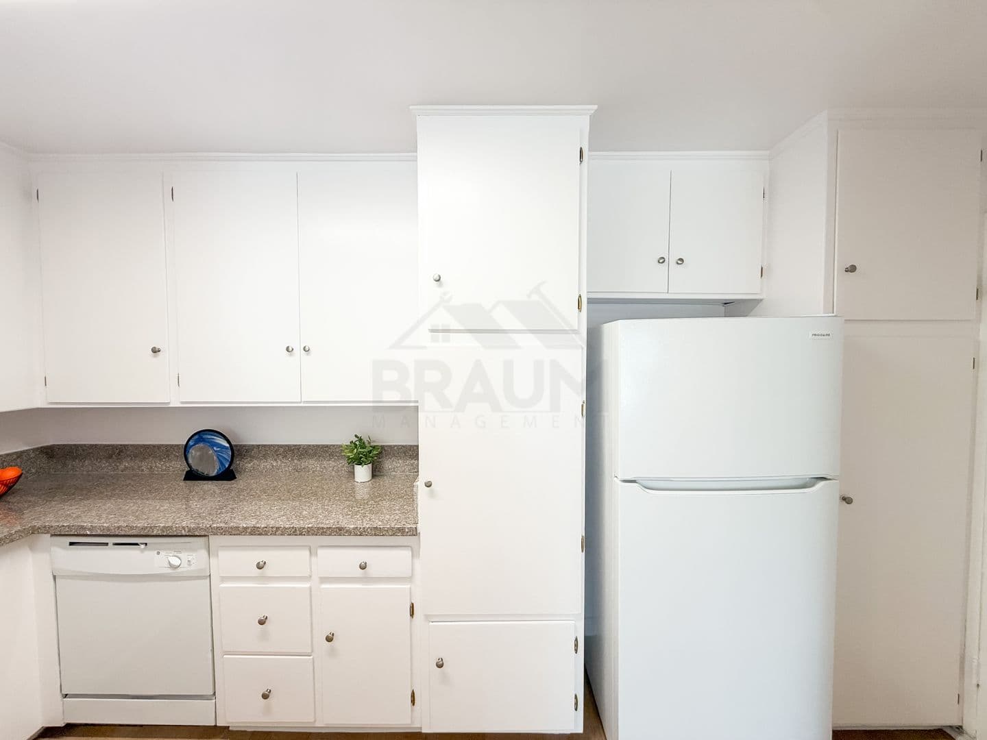 NORTH HOLLYWOOD Apartment: 6039 WHITSETT AVE.