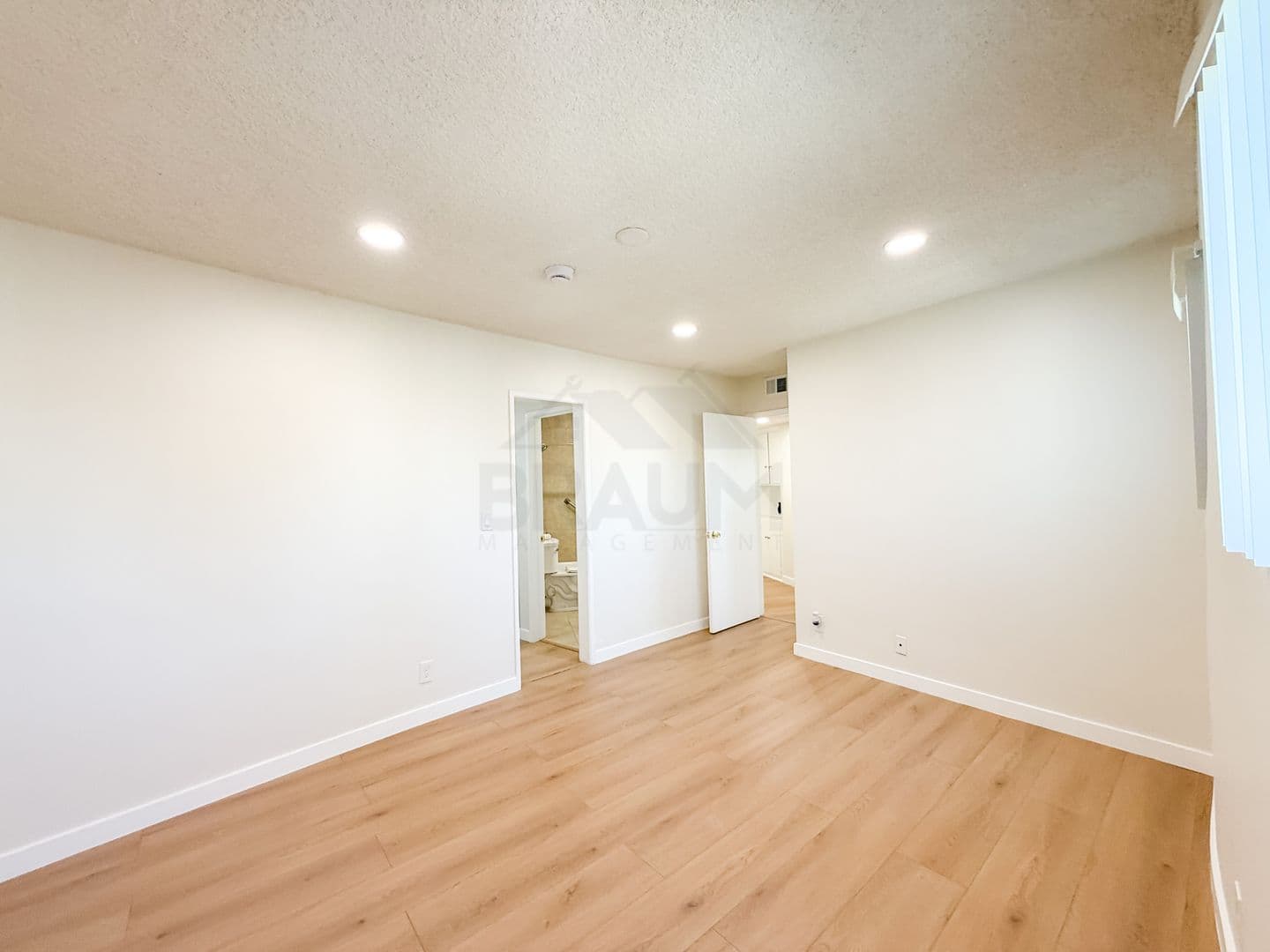 NORTH HOLLYWOOD Apartment: 6039 WHITSETT AVE.