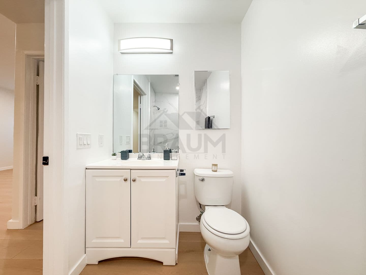NORTH HOLLYWOOD Apartment: 11035 MOORPARK ST