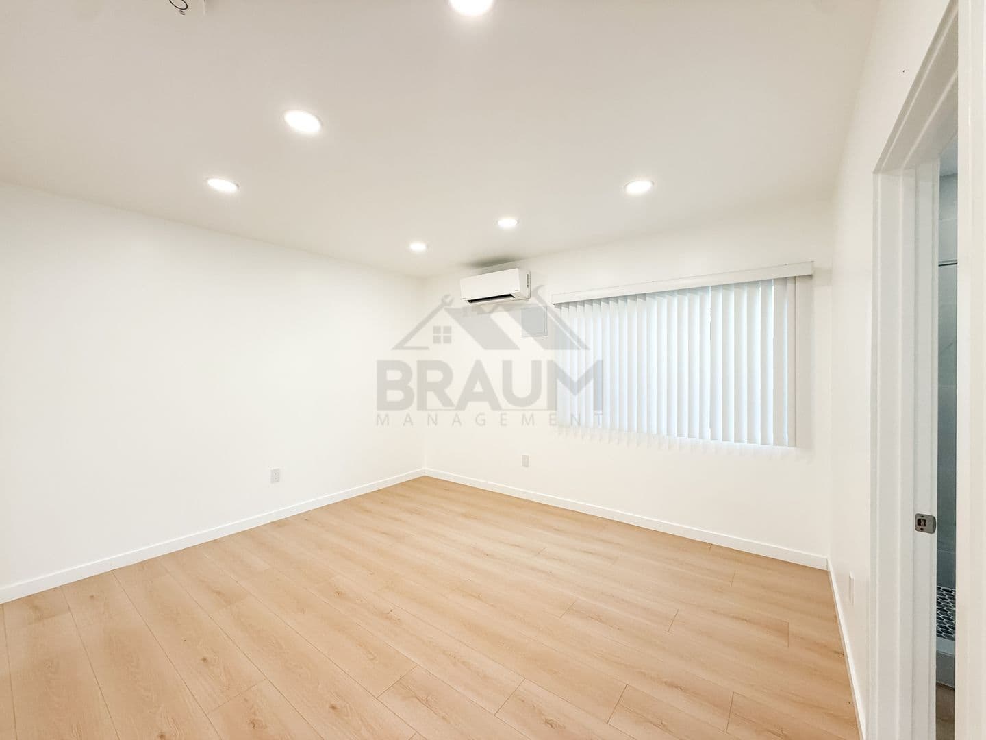 VAN NUYS Apartment: 15546 VANOWEN STREET