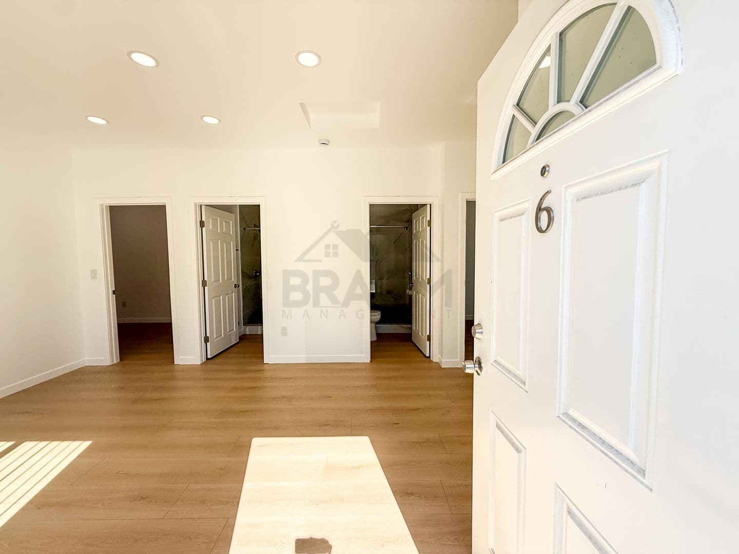 VAN NUYS Apartment: 15550 VANOWEN STREET