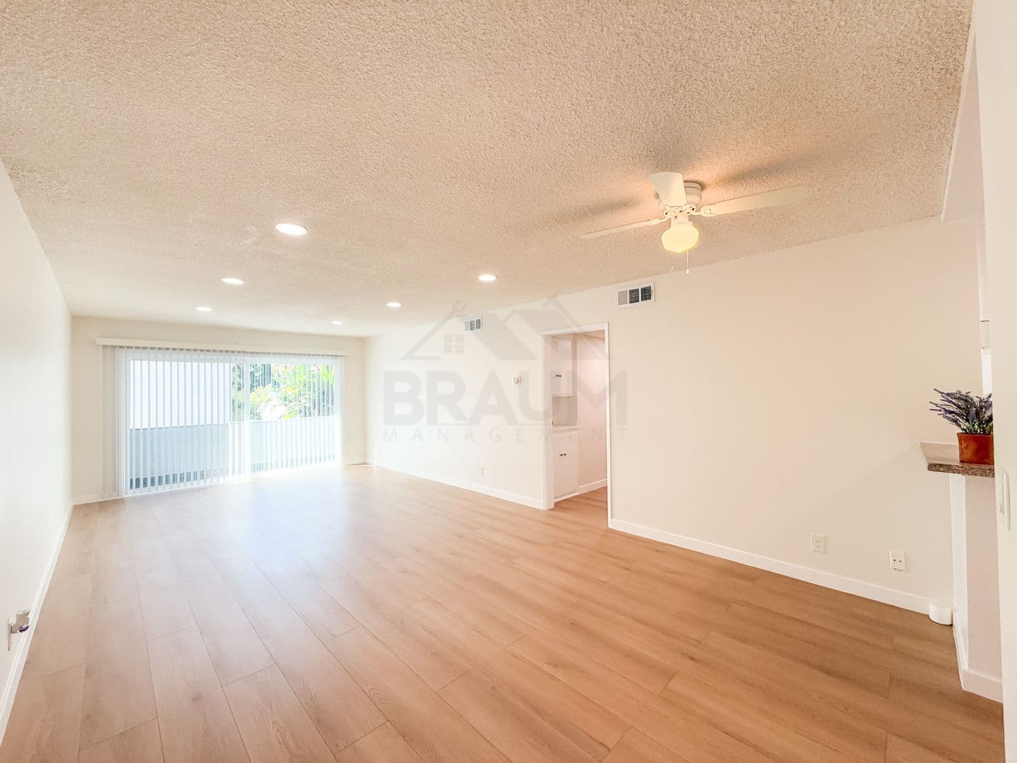 NORTH HOLLYWOOD Apartment: 6039 WHITSETT AVE.