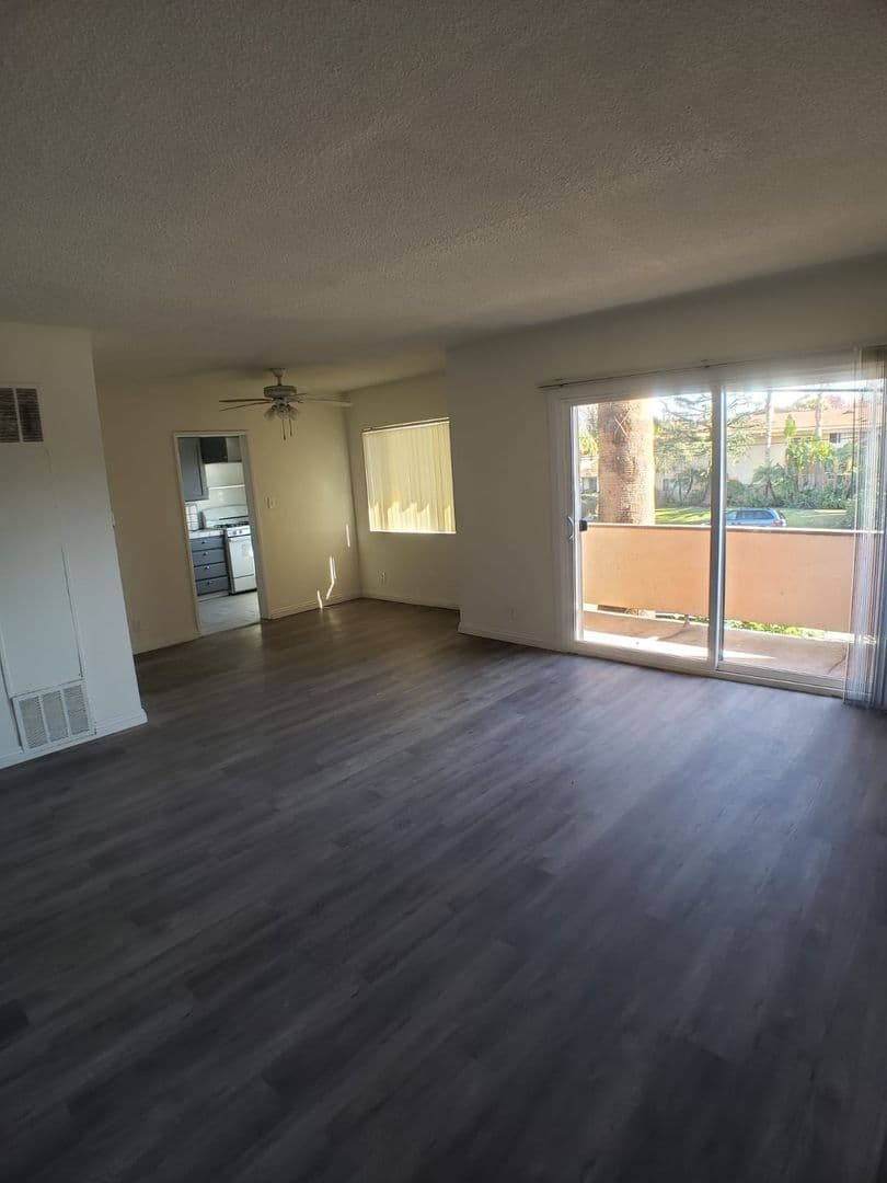 SHERMAN OAKS Apartment: 5433 SEPULVEDA BLVD.