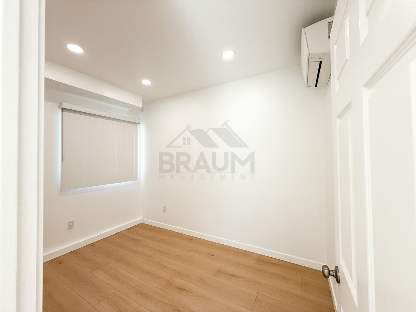 VAN NUYS Apartment: 15550 VANOWEN STREET