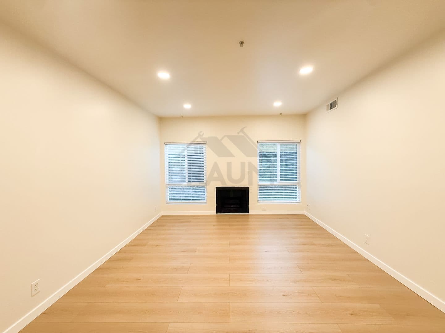 NORTH HOLLYWOOD Apartment: 11035 MOORPARK ST