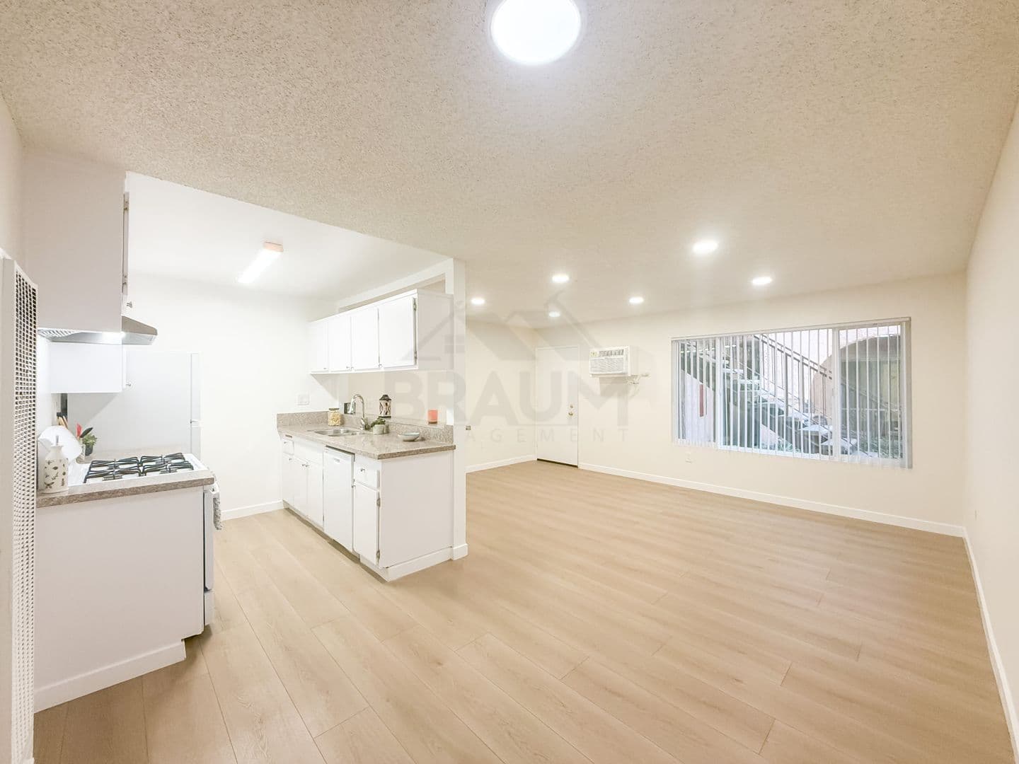 SHERMAN OAKS Apartment: 5461 KESTER AVE