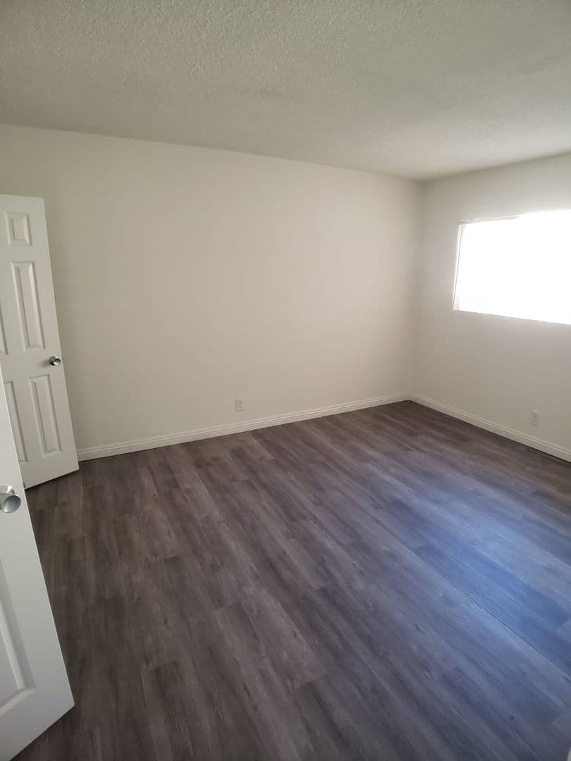 SHERMAN OAKS Apartment: 5433 SEPULVEDA BLVD.