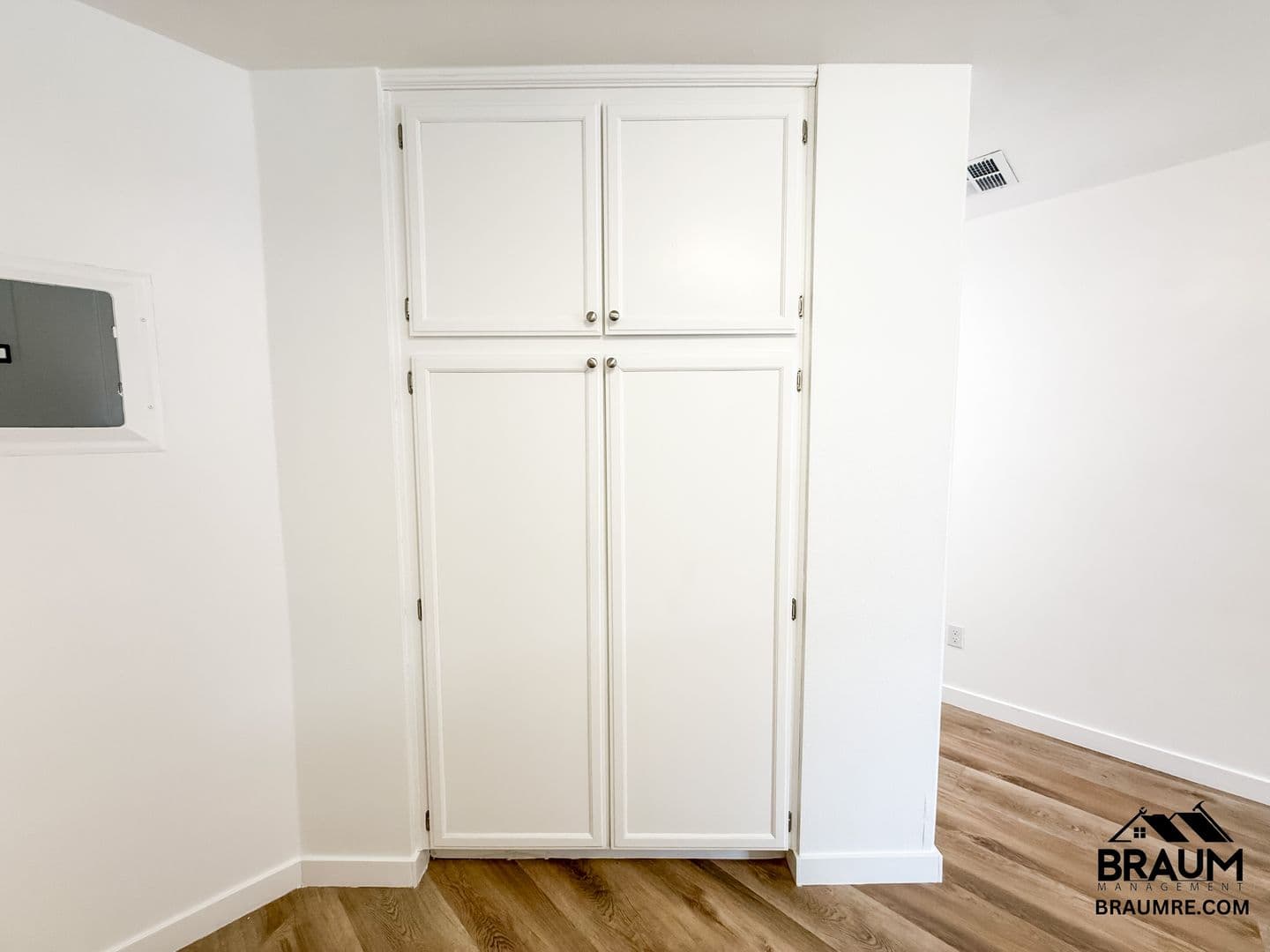 WINNETKA Apartment: 7323 WINNETKA AVENUE