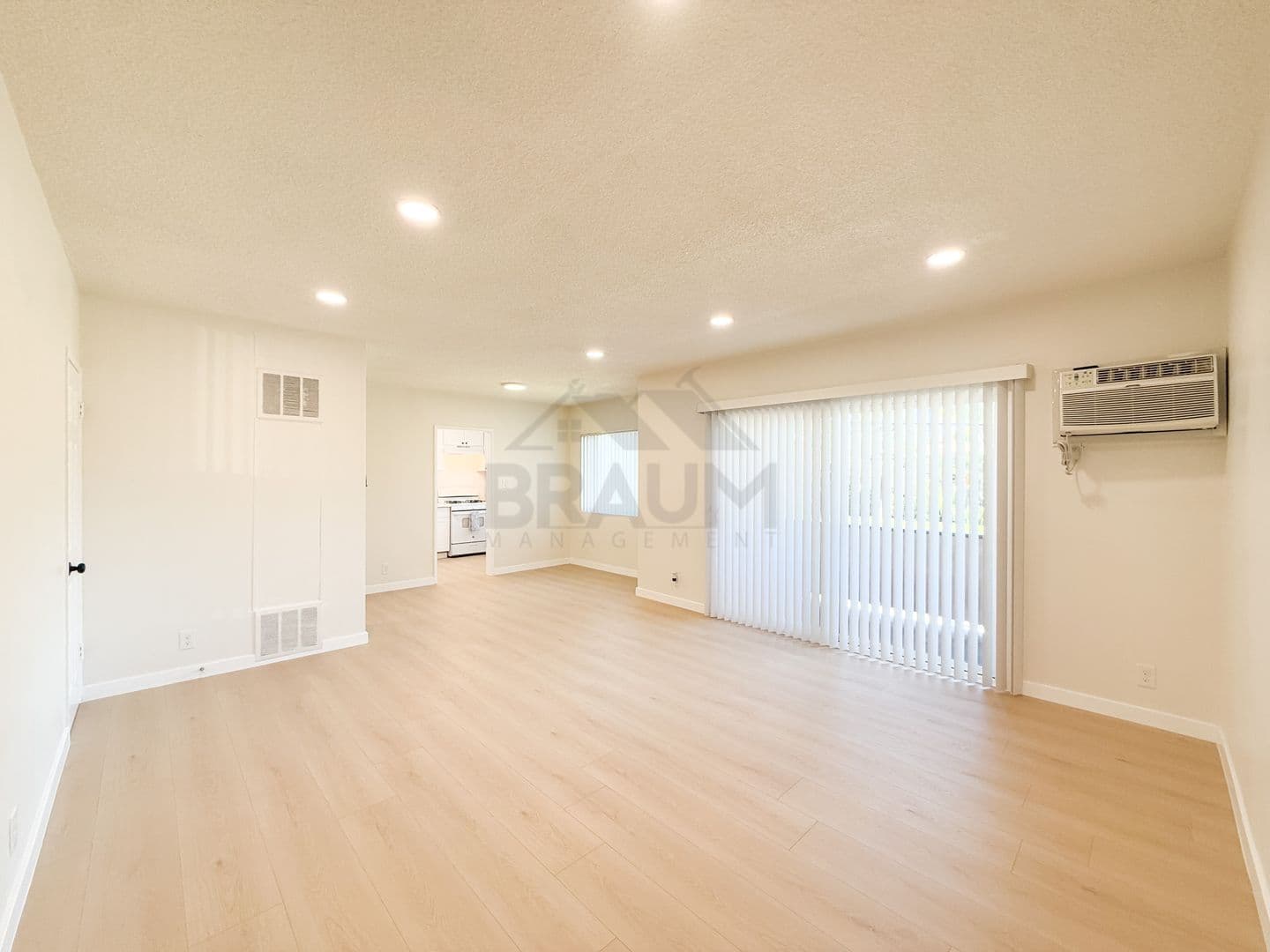 SHERMAN OAKS Apartment: 5433 SEPULVEDA BLVD.