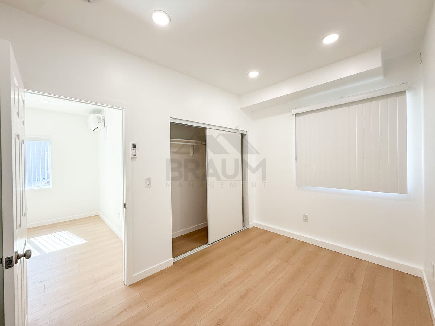 VAN NUYS Apartment: 15550 VANOWEN STREET