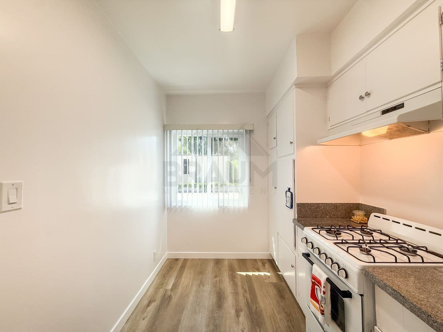 SHERMAN OAKS Apartment: 5433 SEPULVEDA BLVD.