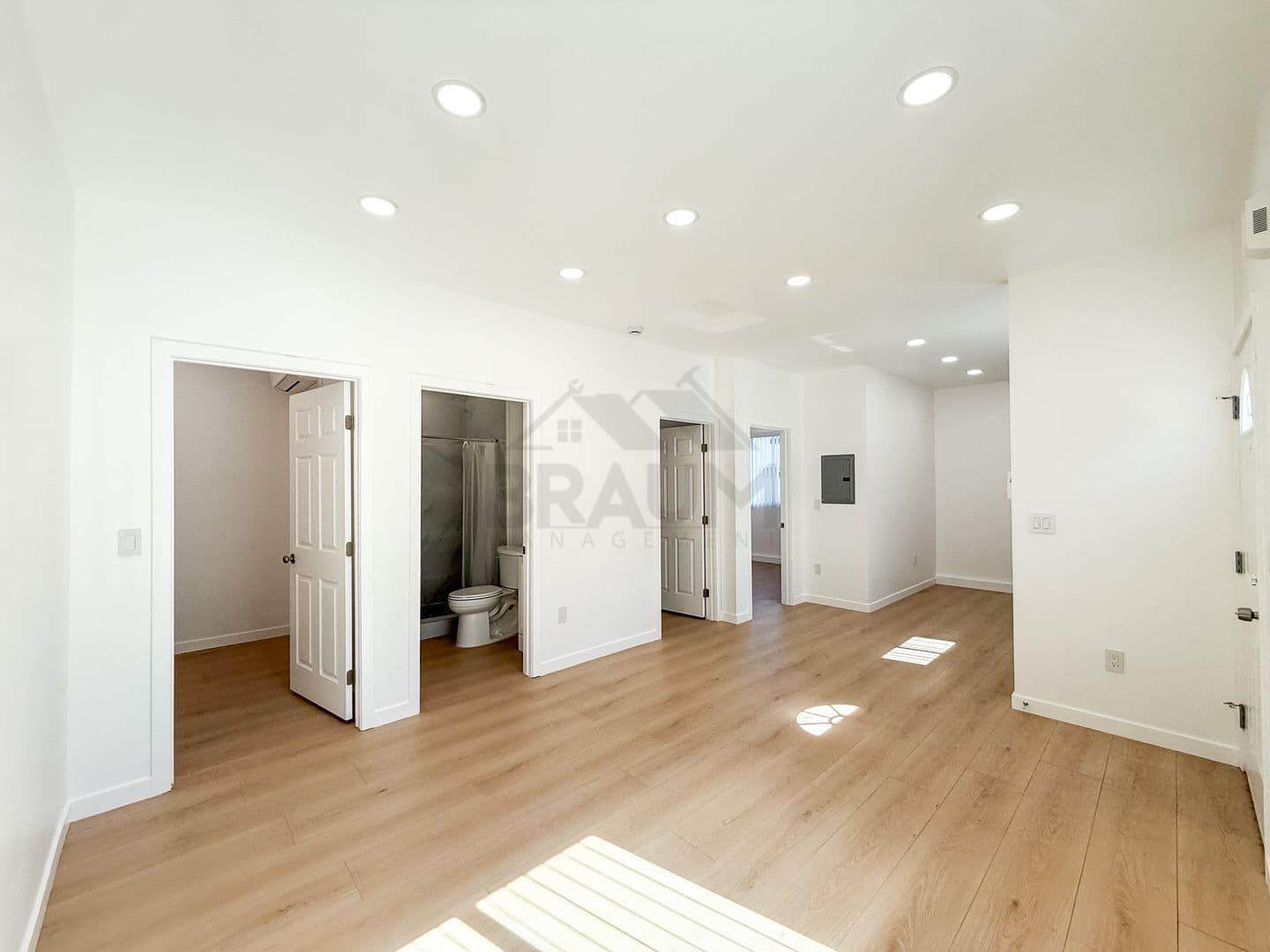 VAN NUYS Apartment: 15550 VANOWEN STREET