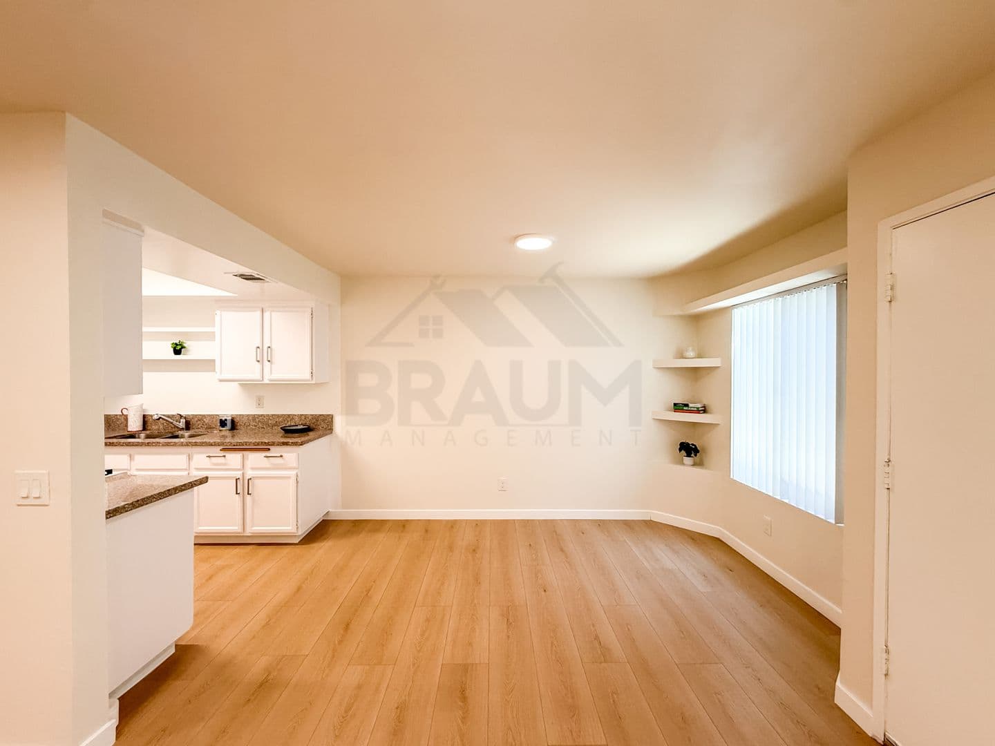 SHERMAN OAKS Apartment: 15000 BURBANK BLVD