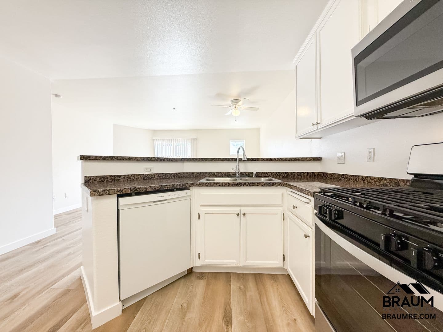 WINNETKA Apartment: 7323 WINNETKA AVENUE