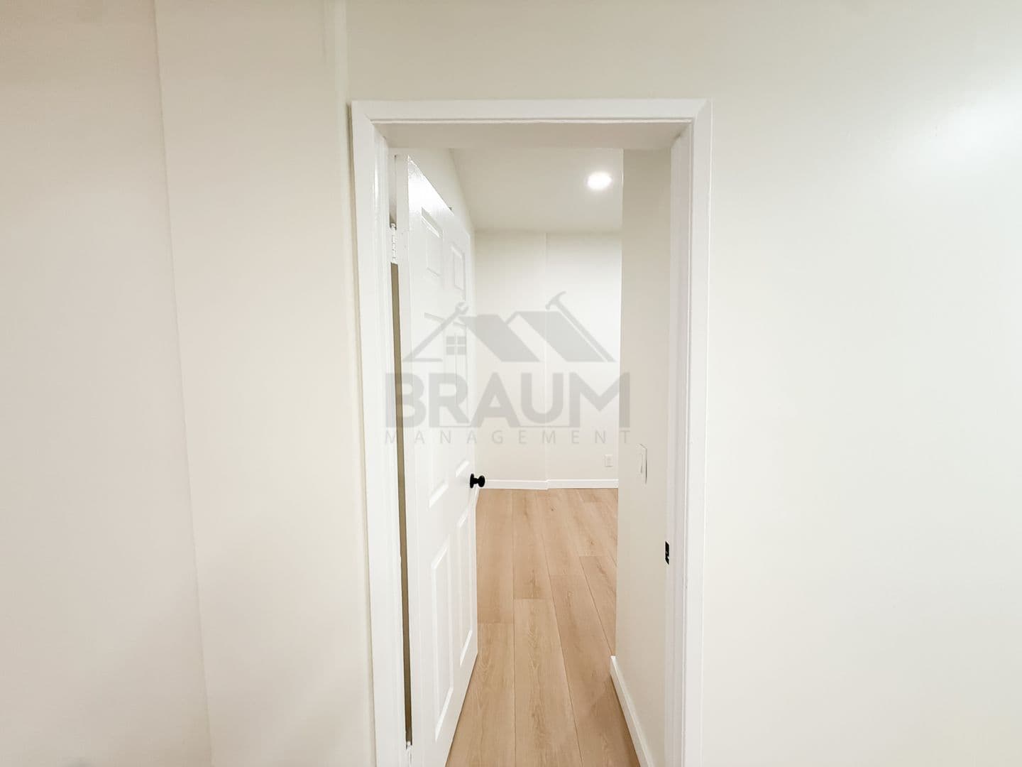 NORTH HOLLYWOOD Apartment: 11035 MOORPARK ST