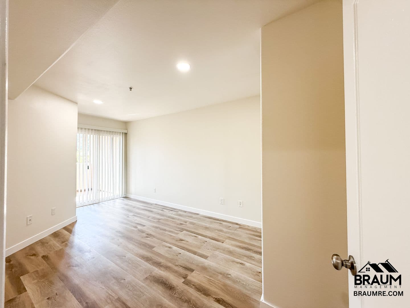 WINNETKA Apartment: 7323 WINNETKA AVENUE
