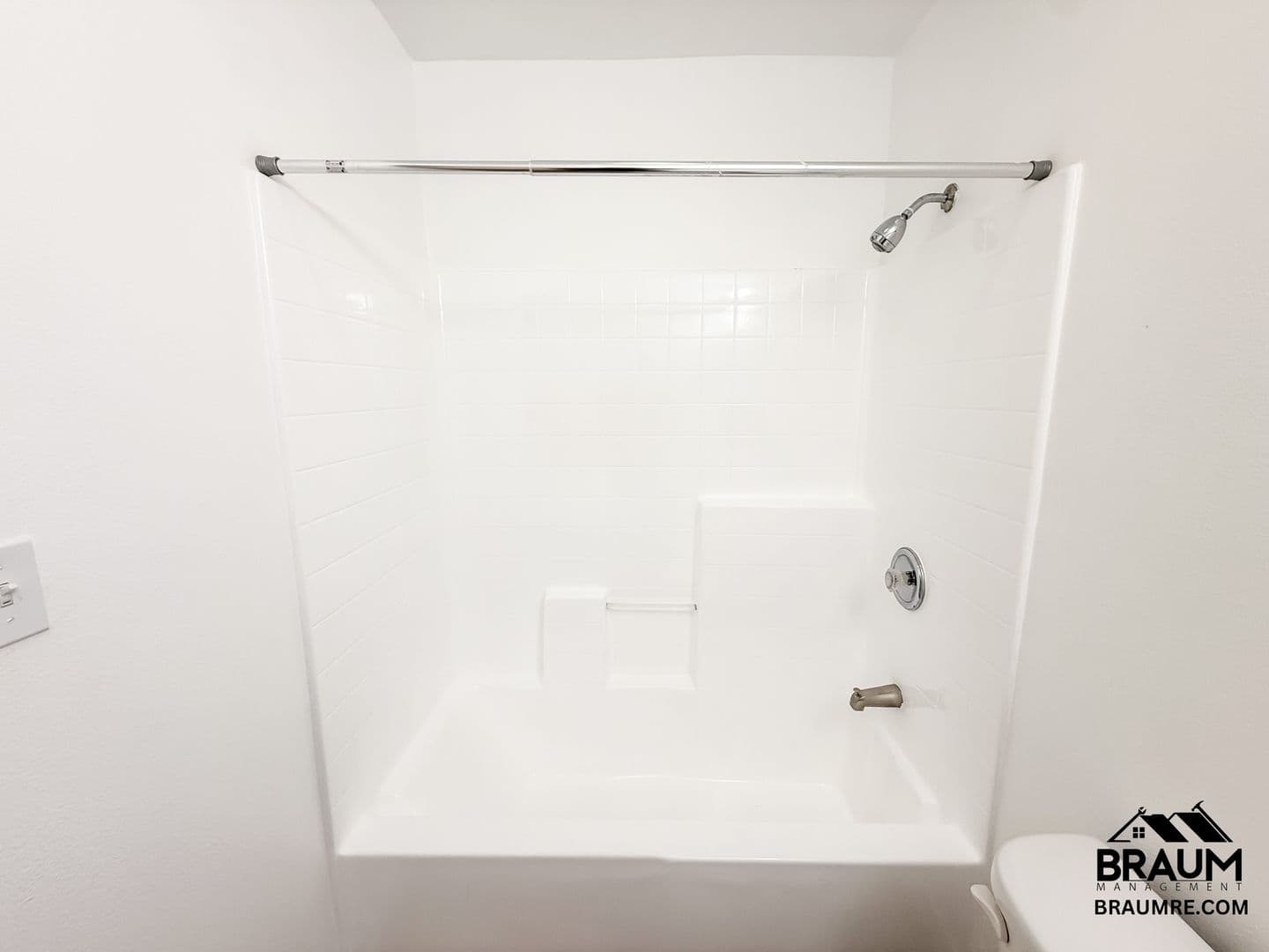 WINNETKA Apartment: 7323 WINNETKA AVENUE