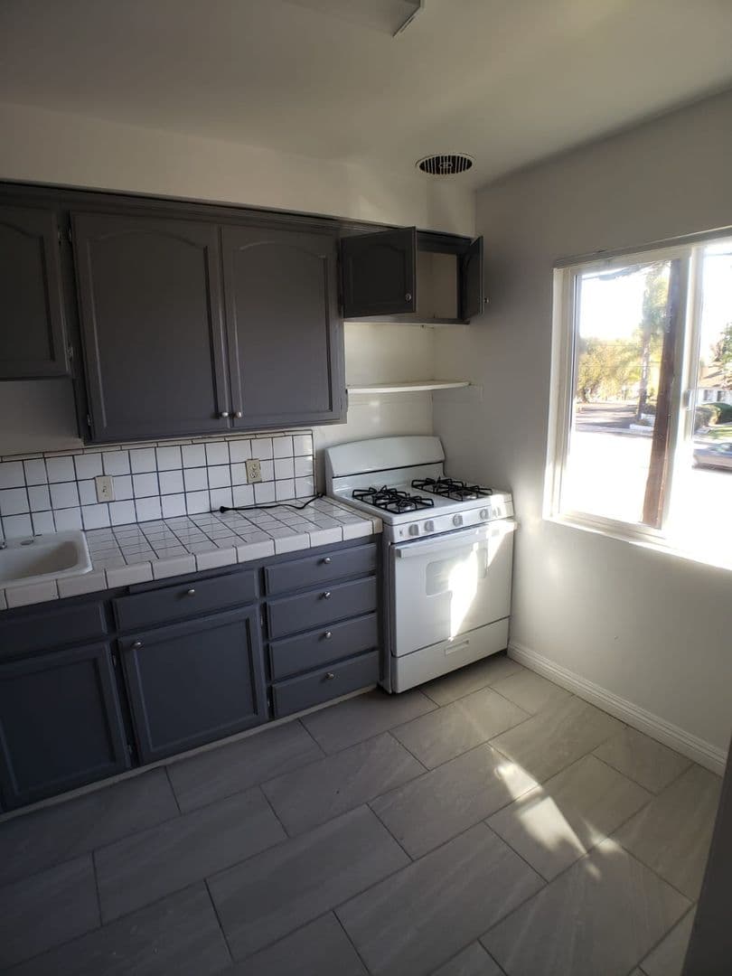 SHERMAN OAKS Apartment: 5433 SEPULVEDA BLVD.