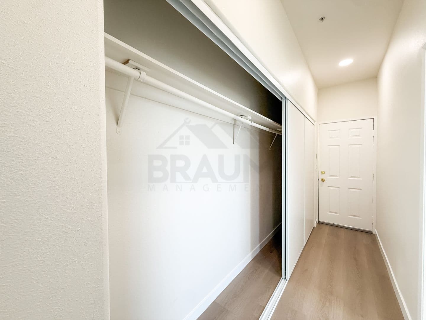 NORTH HOLLYWOOD Apartment: 11035 MOORPARK ST