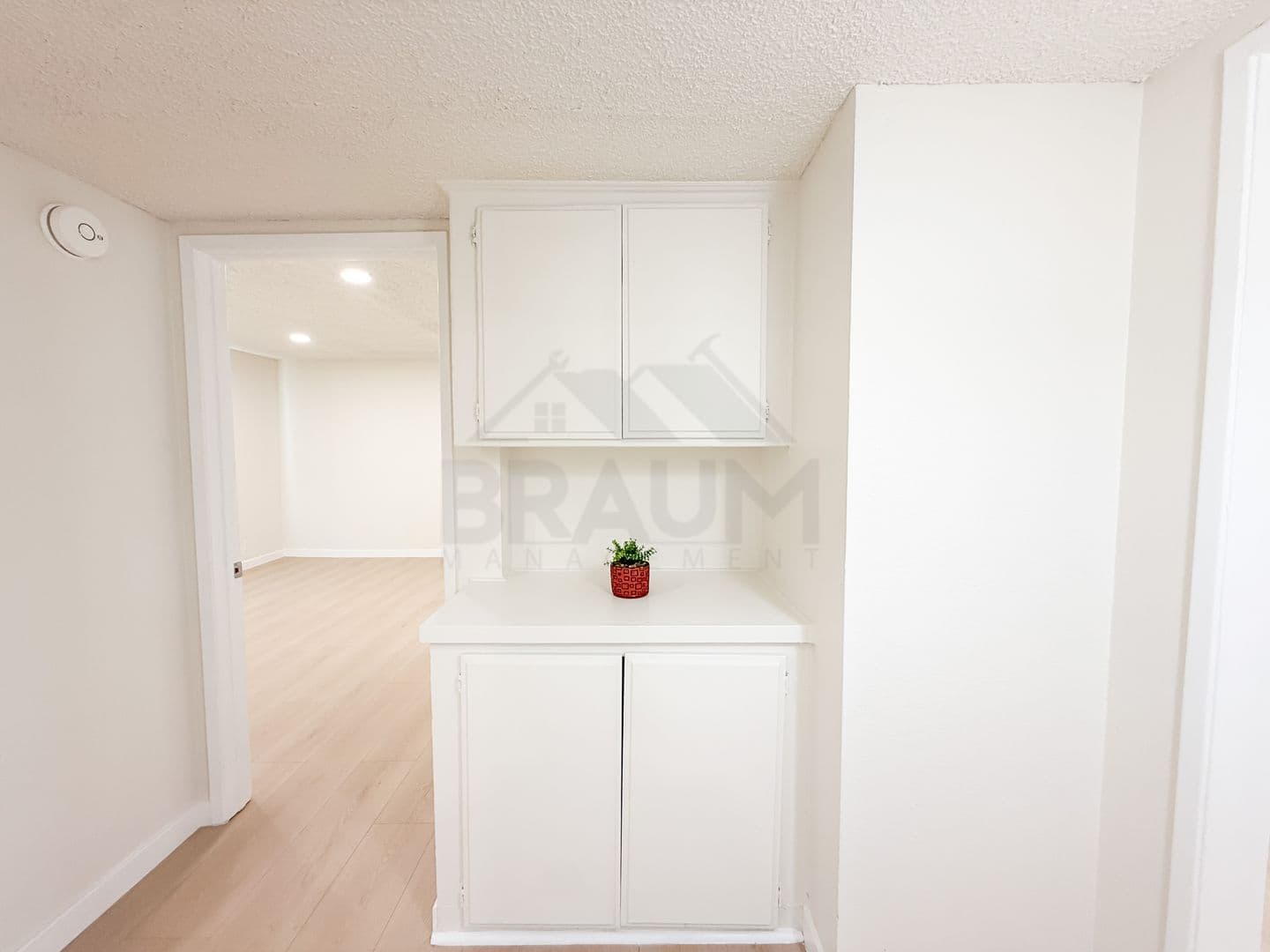 NORTH HOLLYWOOD Apartment: 11007 HARTSOOK ST