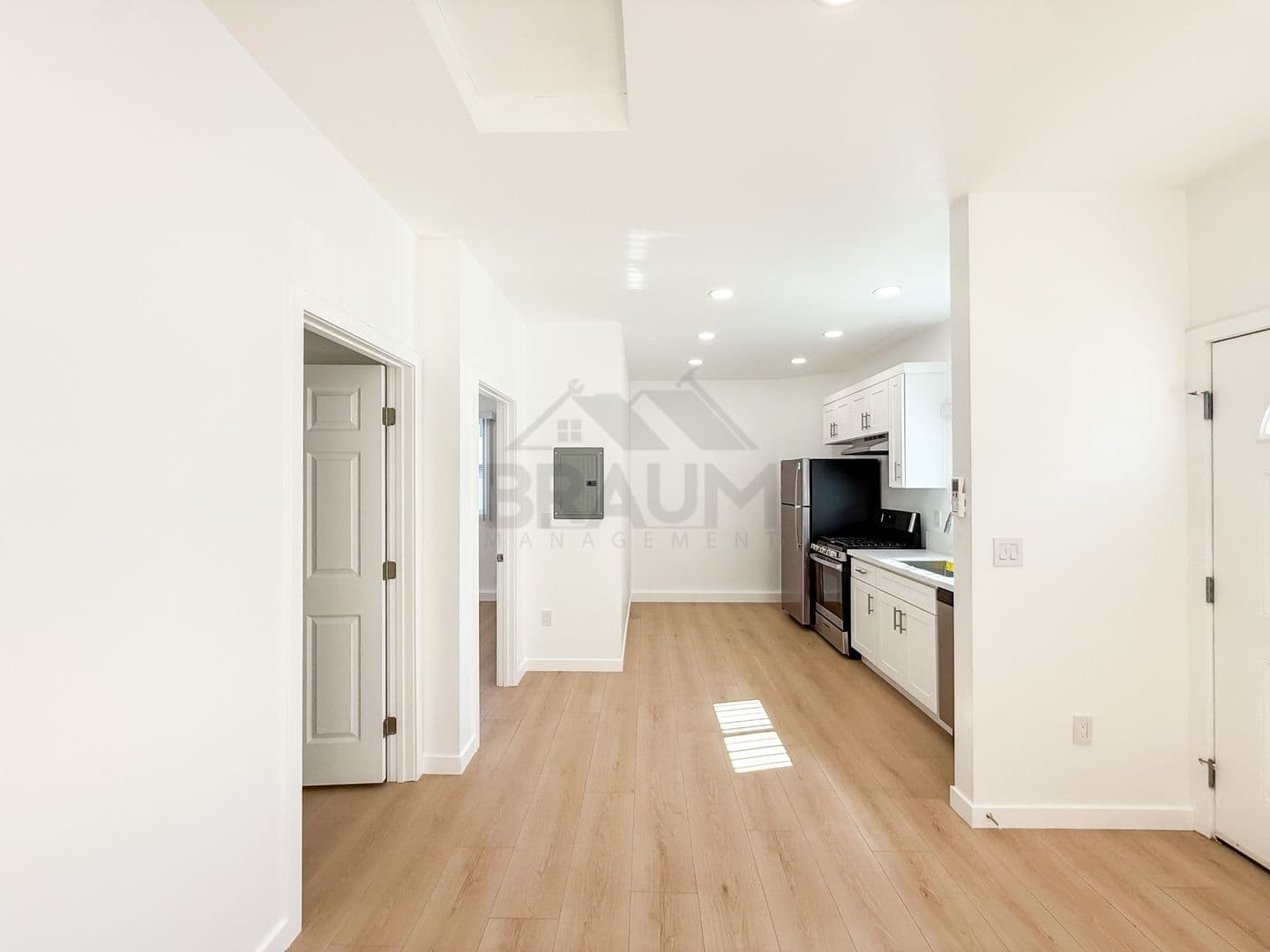 VAN NUYS Apartment: 15550 VANOWEN STREET