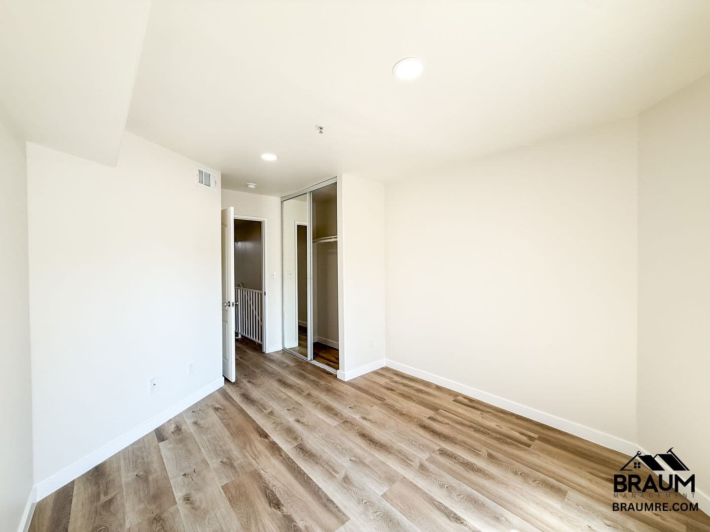 WINNETKA Apartment: 7323 WINNETKA AVENUE