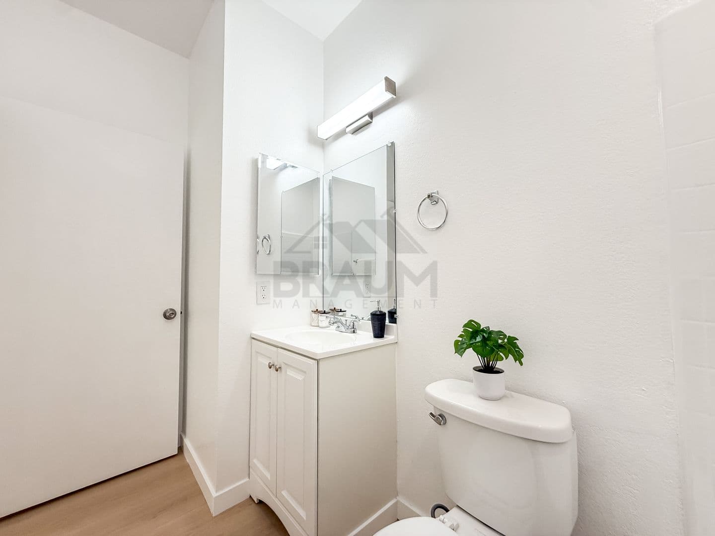 NORTH HOLLYWOOD Apartment: 11459 COLLINS ST