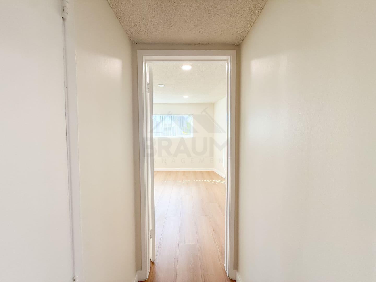 NORTH HOLLYWOOD Apartment: 6039 WHITSETT AVE.