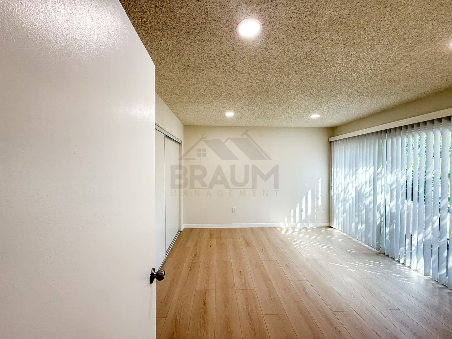 SHERMAN OAKS Apartment: 5461 KESTER AVE