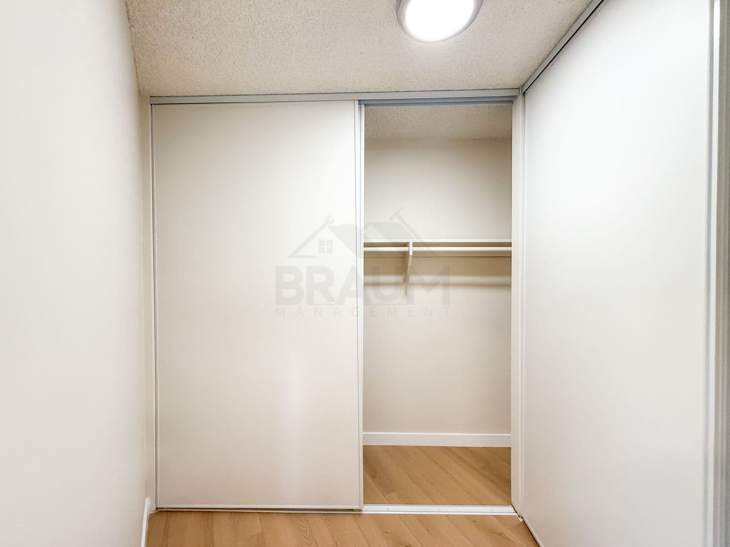 NORTH HOLLYWOOD Apartment: 6039 WHITSETT AVE.