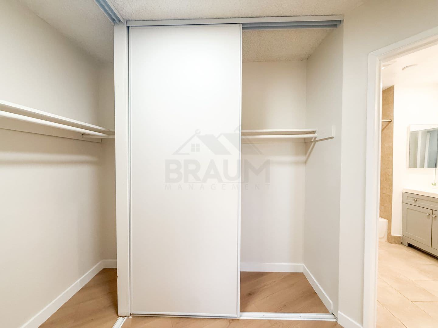 NORTH HOLLYWOOD Apartment: 6039 WHITSETT AVE.