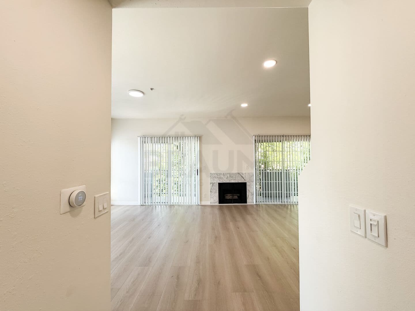 NORTH HOLLYWOOD Apartment: 11035 MOORPARK ST