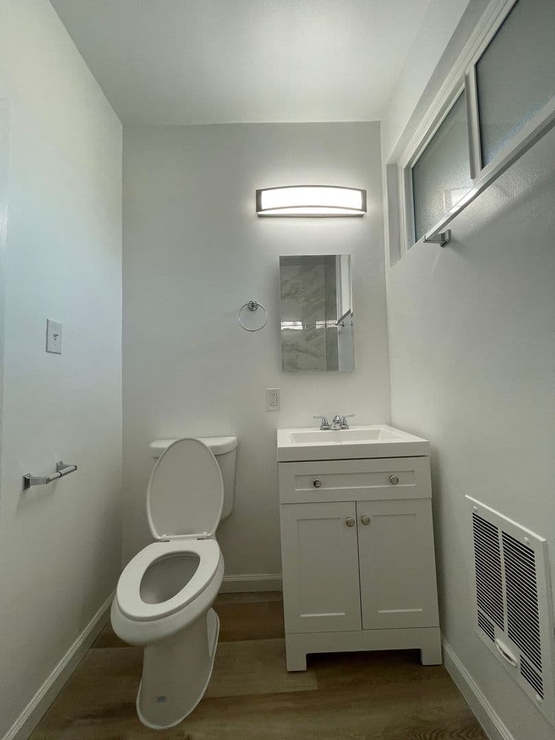 SHERMAN OAKS Apartment: 5433 SEPULVEDA BLVD.