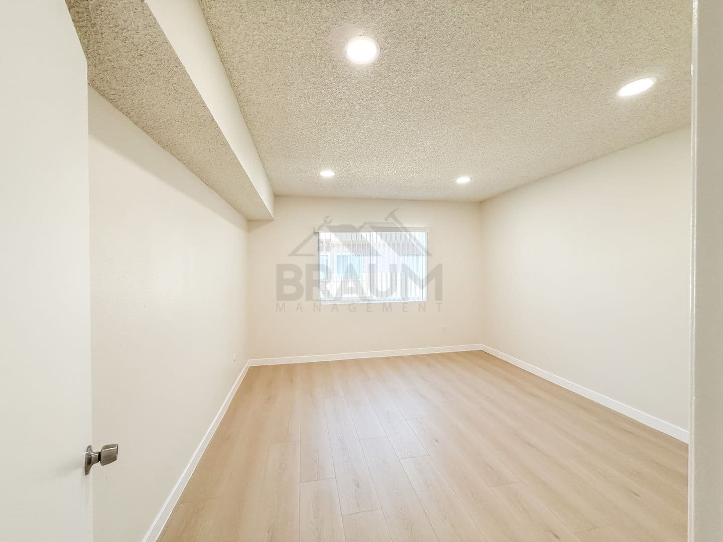 SHERMAN OAKS Apartment: 5461 KESTER AVE