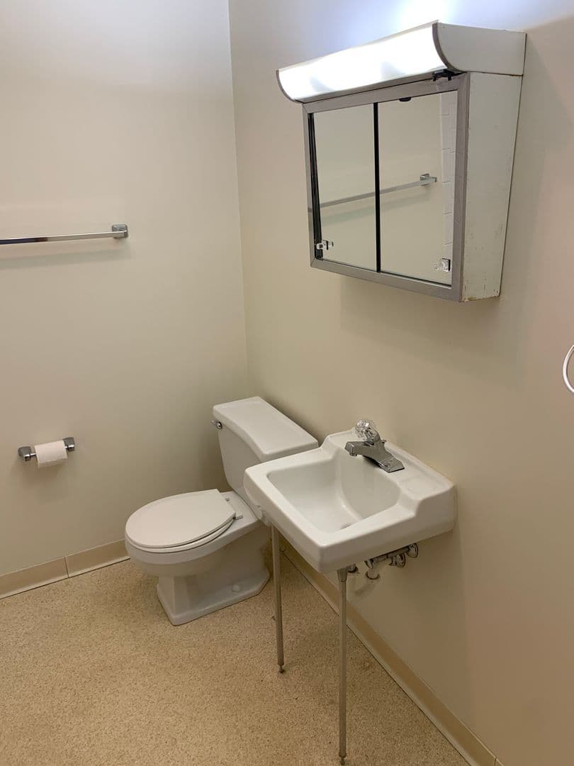 Bloomington Apartment: 326 W. Kenwood Dr - Apt 08