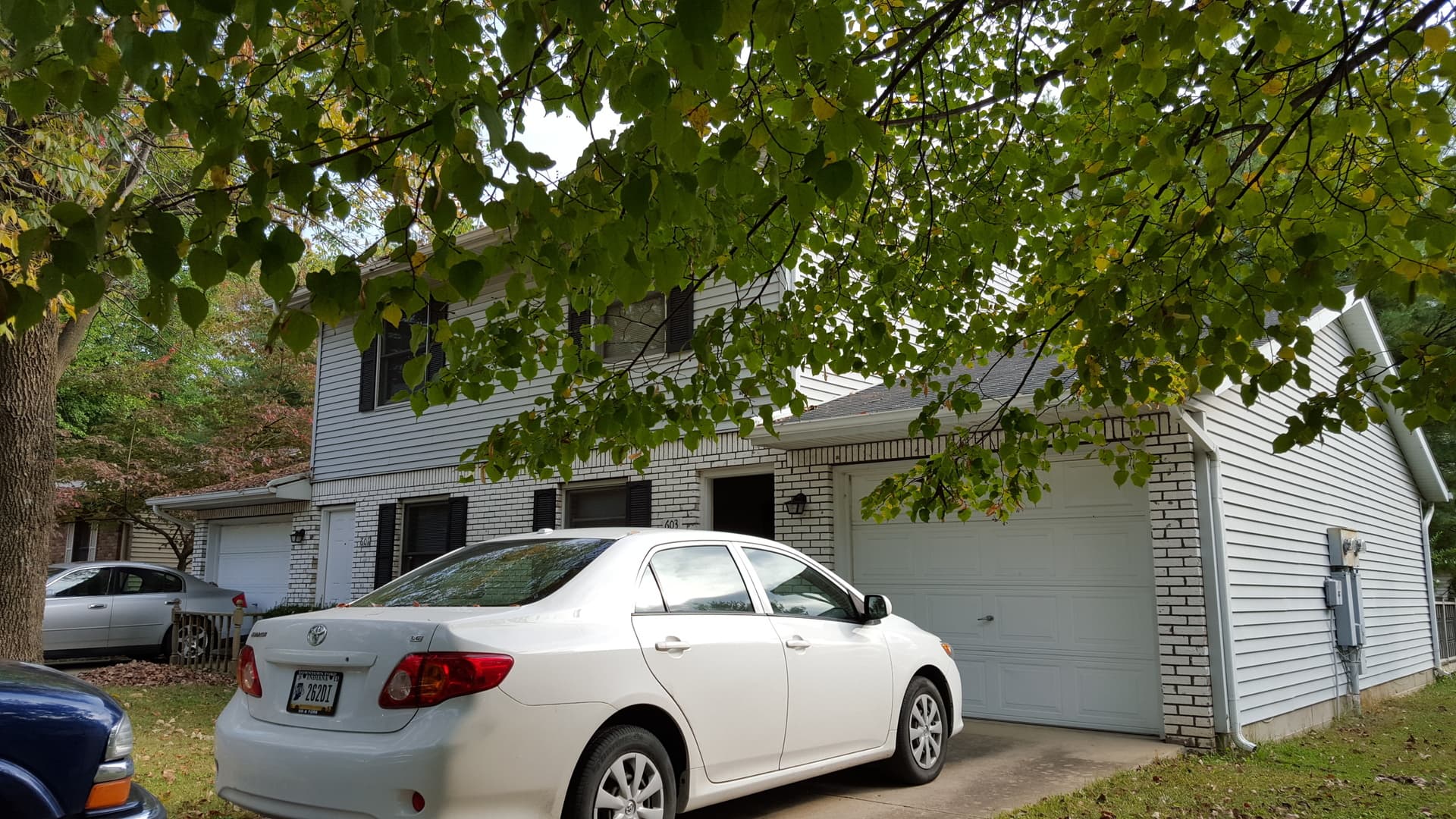 Bloomington House: 601 S. Park Square Dr