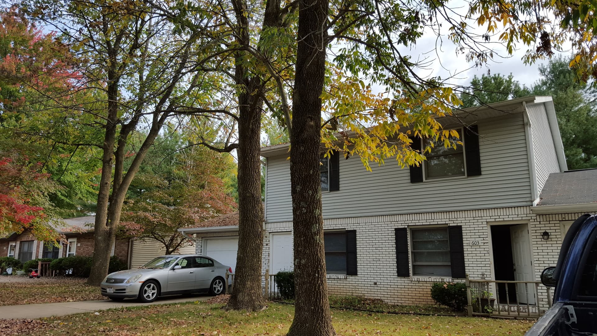 Bloomington House: 601 S. Park Square Dr