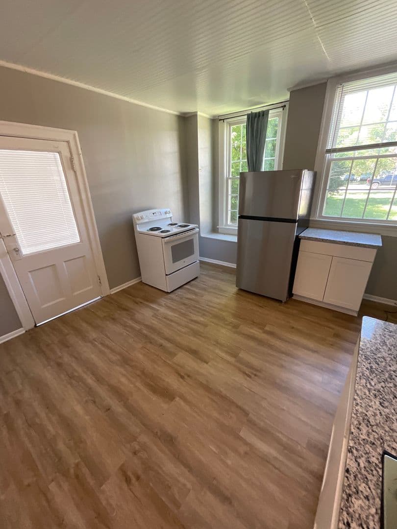 Bloomington Apartment: 308 E. 7th St