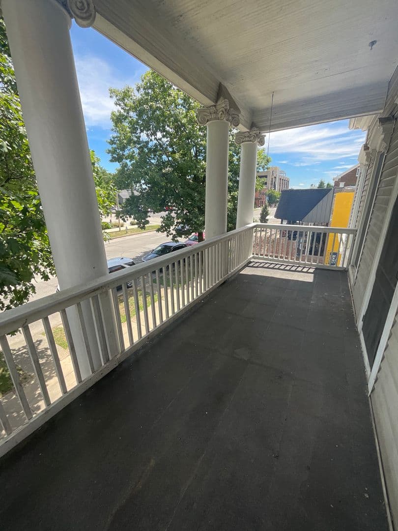 Bloomington Apartment: 425 N. Walnut St