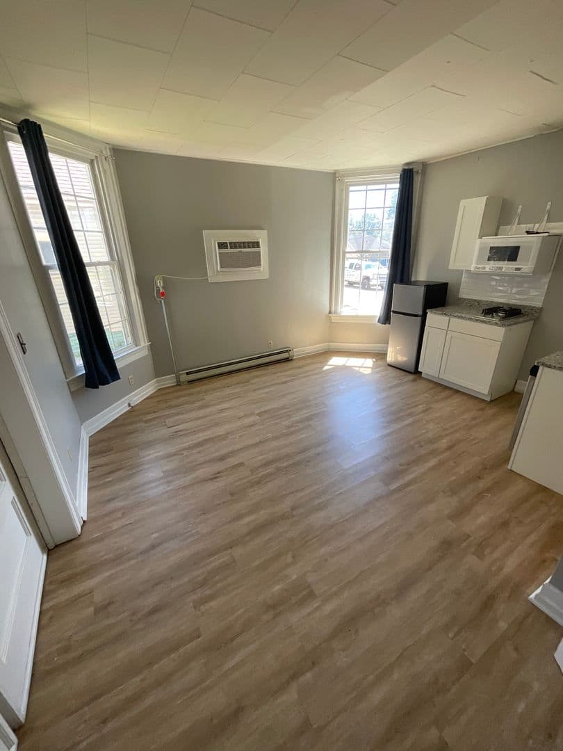 Bloomington Apartment: 308 E. 7th St