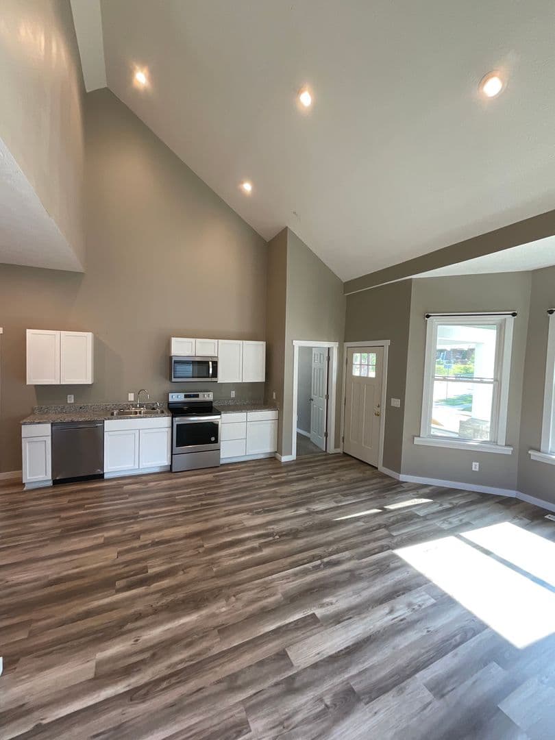 Bloomington Apartment: 319 N. Dunn St