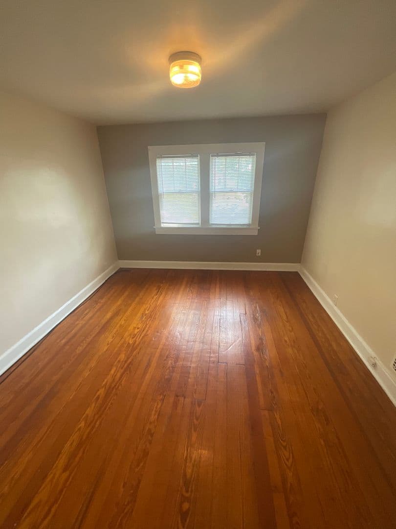 Bloomington Apartment: 712 E. Cottage Grove Ave