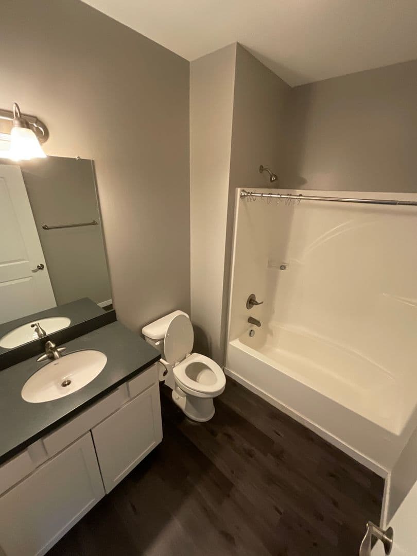 Bloomington Apartment: 422 E. 6th St