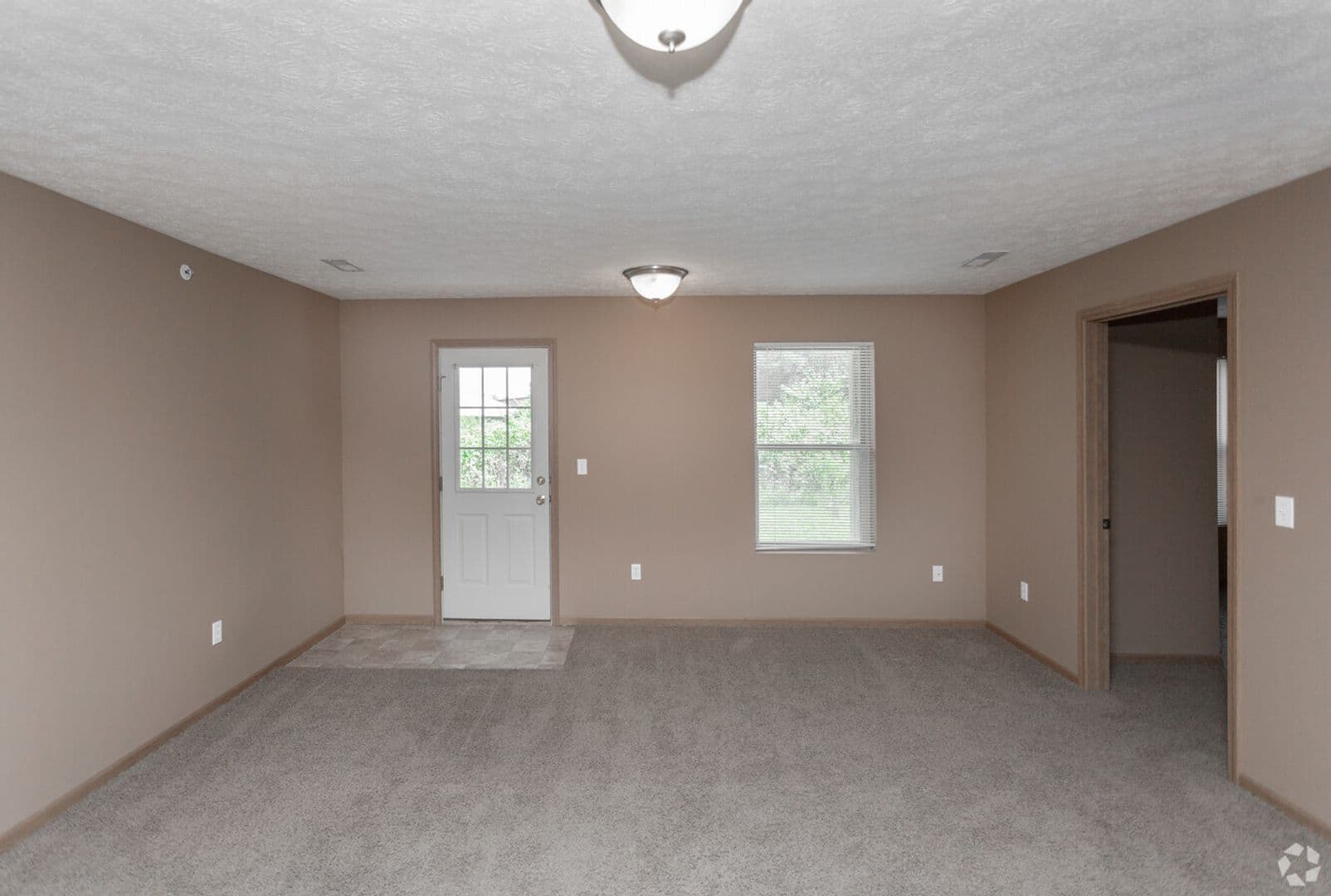 Terre Haute Apartment: 1897 N Hunt St