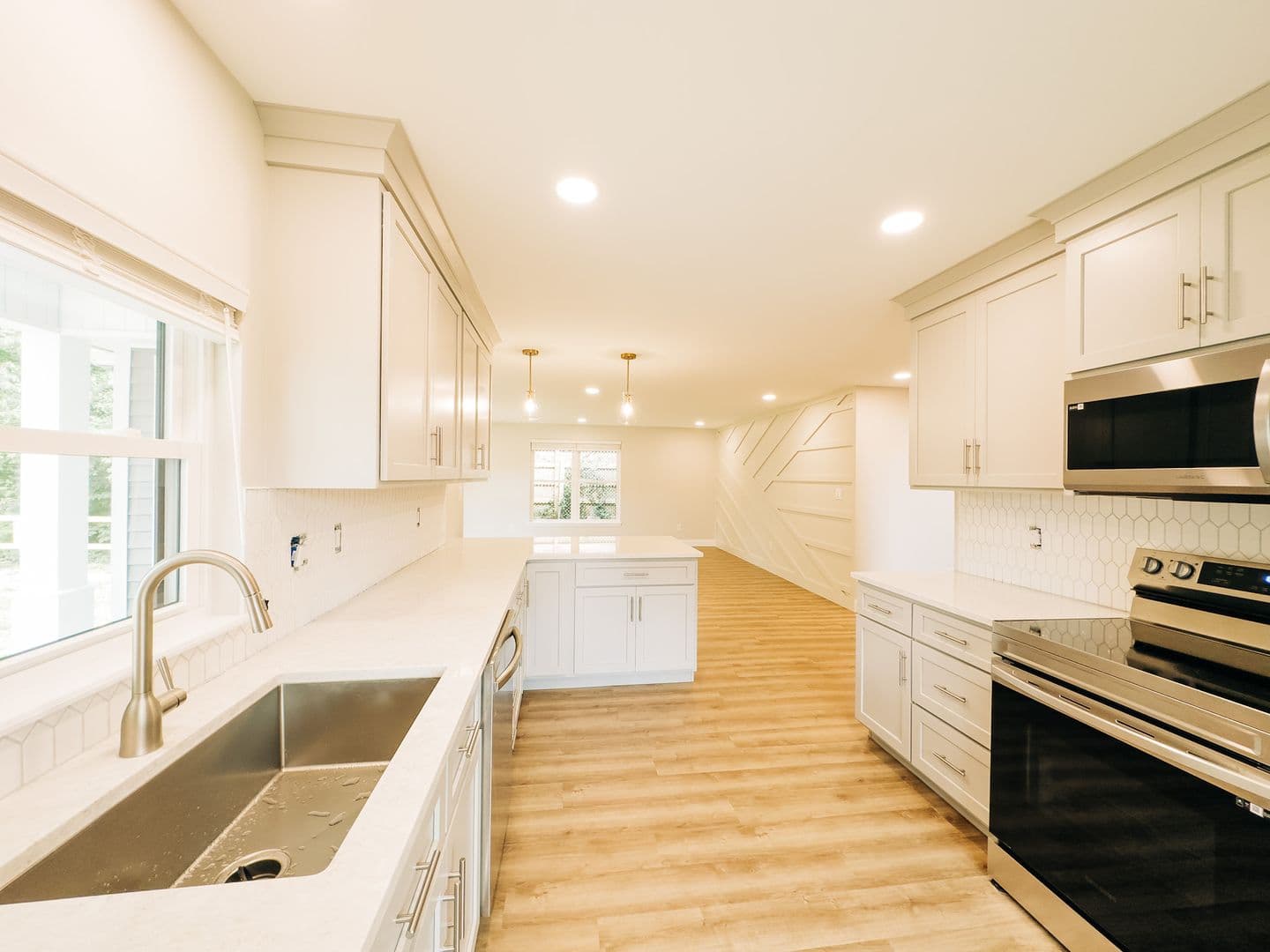 Bloomington Apartment: 208 E 16th St