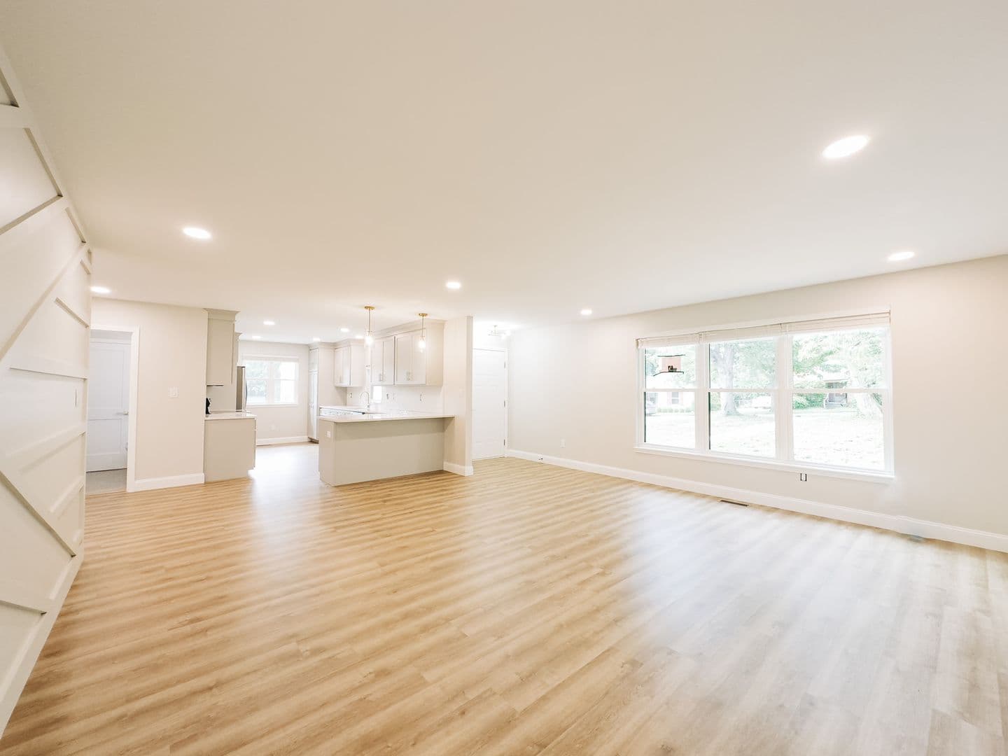 Bloomington Apartment: 208 E 16th St