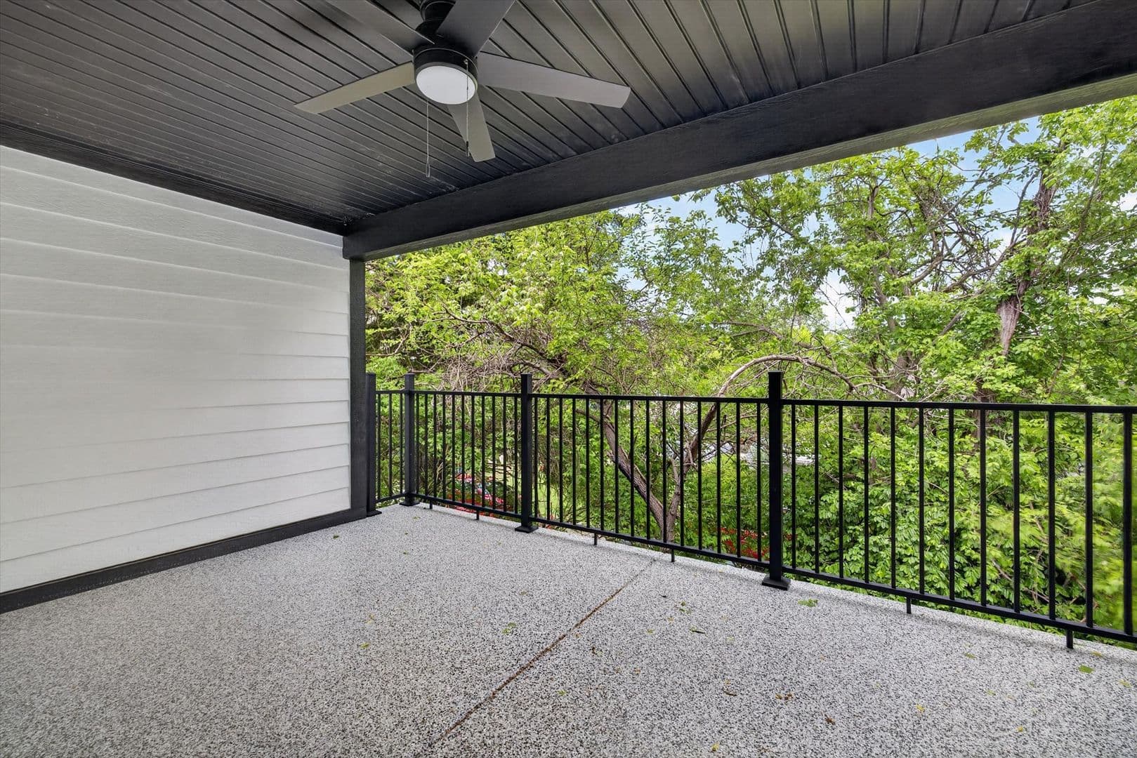 Bloomington Townhome: 420 N Jefferson St - Unit 1
