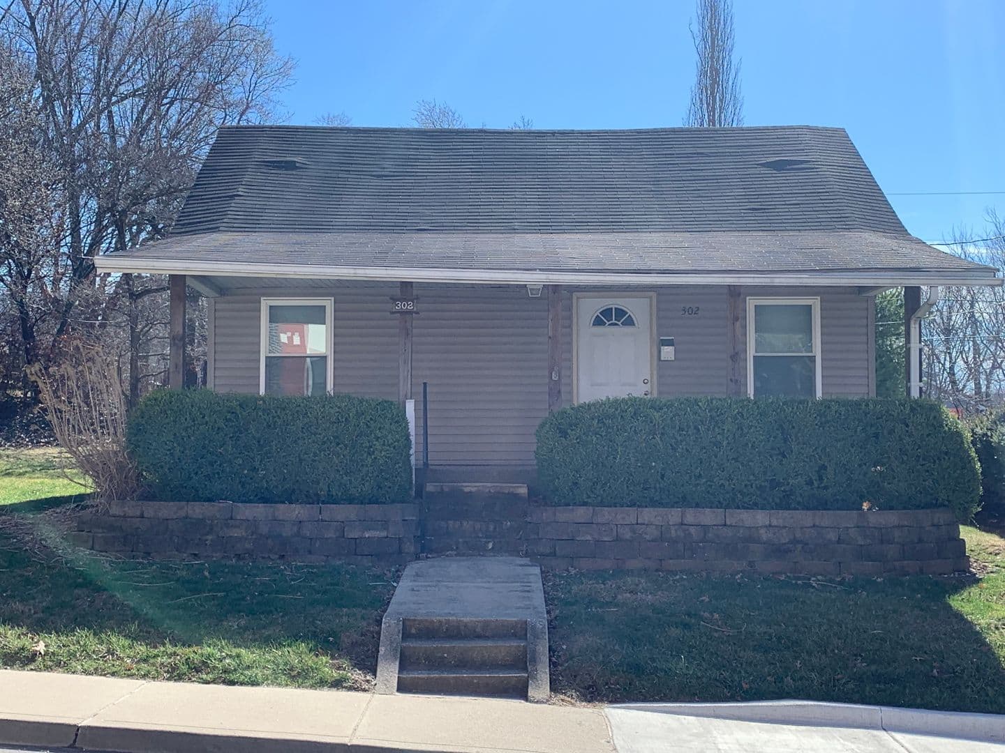 Bloomington House: 302 E 17th St