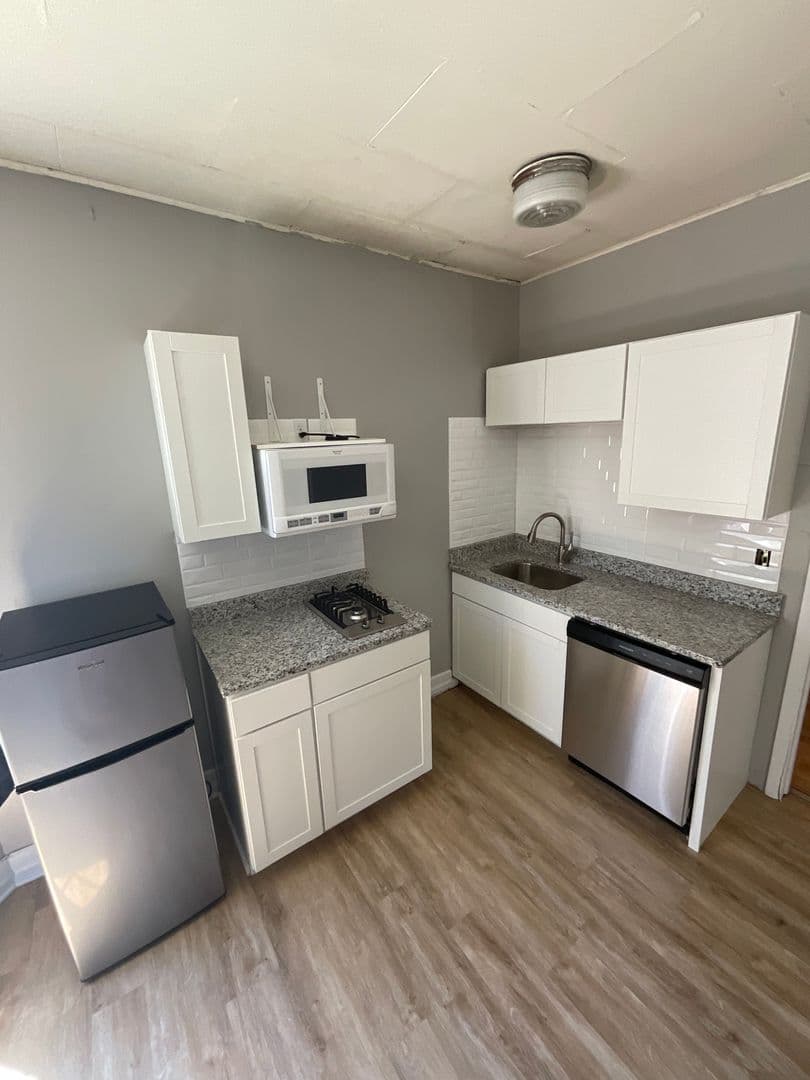 Bloomington Apartment: 308 E. 7th St